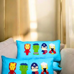 Bantal Guling Superhero Marvel Souvenir Anak Pesta di Kursi Putih