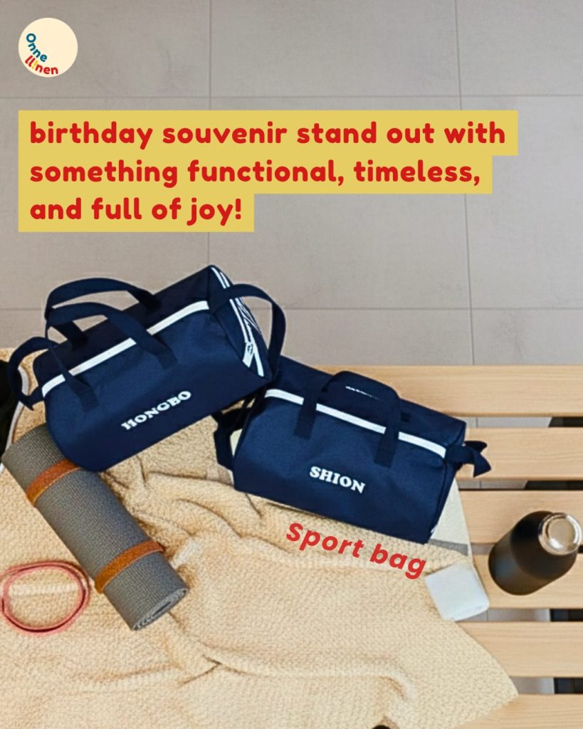 Dua Sport Bag Custom navy dengan matras yoga dan botol, ideal untuk souvenir ulang tahun aktif.