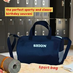 Sport Bag Custom navy dengan matras yoga dan handuk di bangku, tas duffel souvenir remaja.