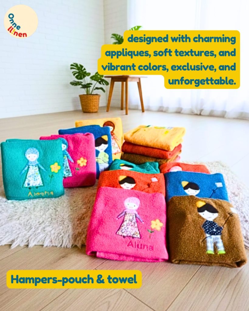 Tumpukan Hampers Pouch dan Handuk Aplikasi Custom Onnellinen. Handuk lembut dengan aplikasi Muslim Series (30x70cm).