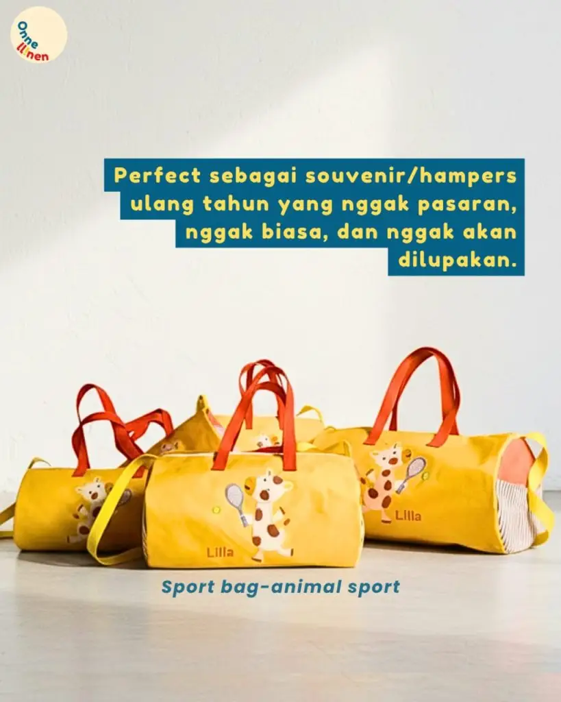 Set Sport Bag tabung custom aplikasi jerapah main tenis warna kuning dan merah dengan bordir nama Lilla, Erica, souvenir ulang tahun.
