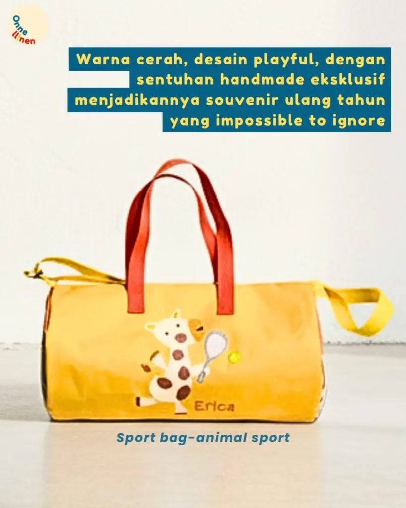 Sport Bag tabung custom kuning aplikasi jerapah main tenis dengan bordir nama Erica, souvenir anak aktif.