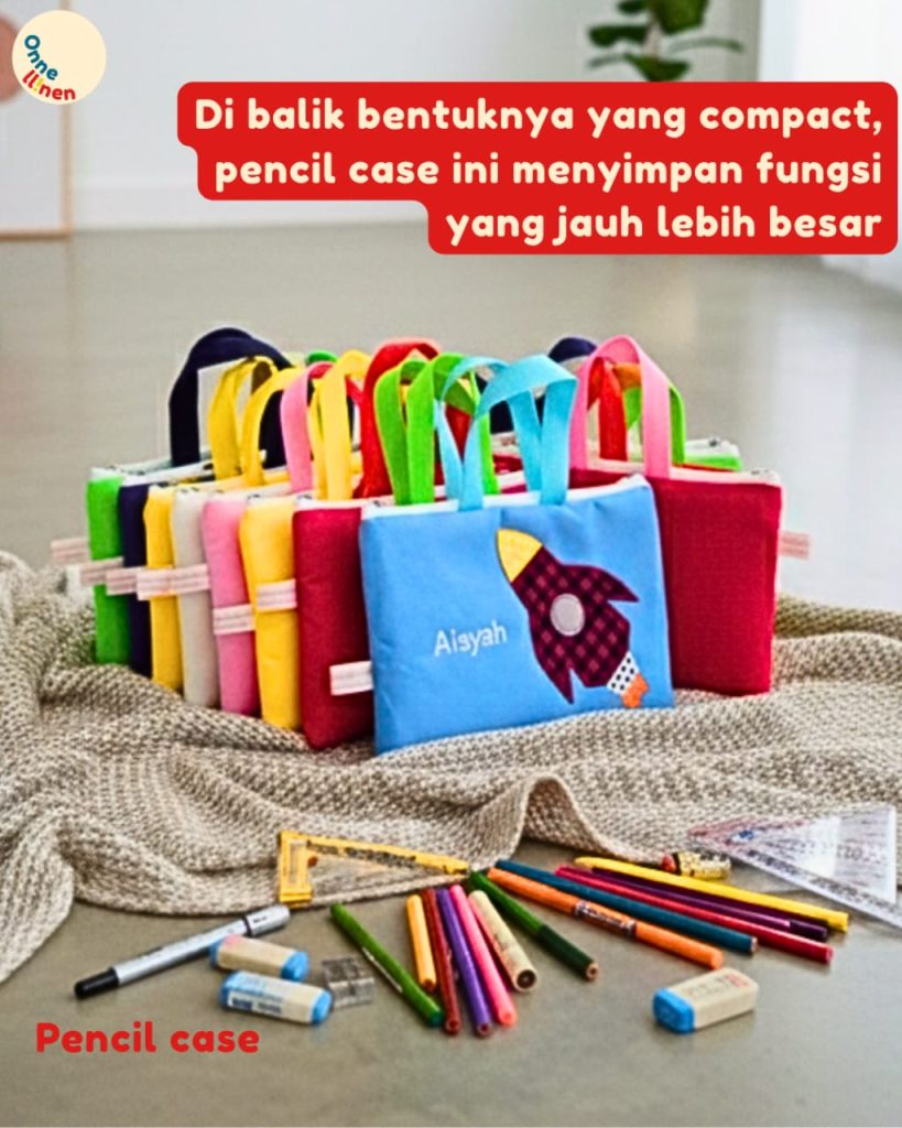 Pouch Tempat Pensil Custom Roket dengan aplikasi bordir dan nama Aisyah, cocok sebagai Souvenir Ulang Tahun Anak TK yang fungsional.