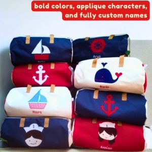Sport Bag Sailor Nautical warna dongker, merah, dan krem dengan bordir nama, ideal sebagai Souvenir Ulang Tahun Elegan.