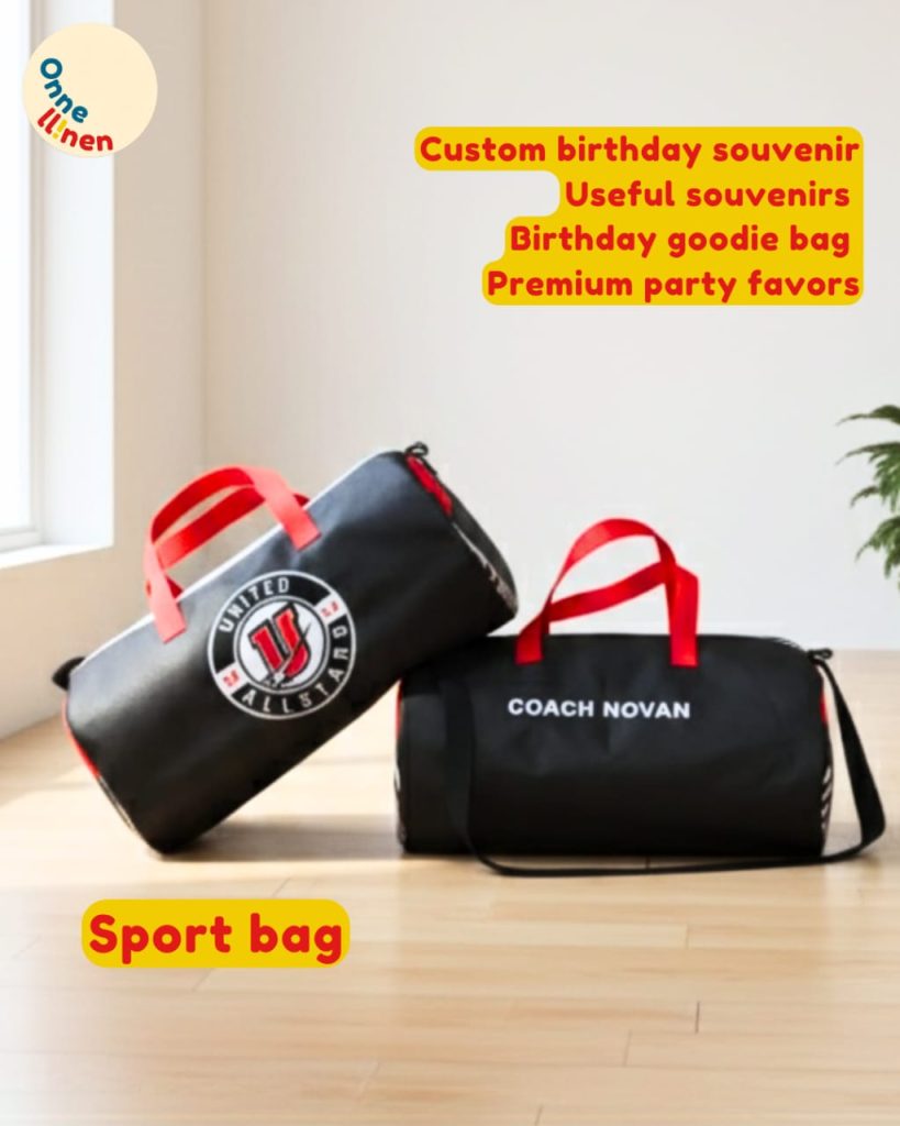 Sport Bag Klub Custom Onnellinen warna hitam dengan logo "United Allstars" dan tulisan "Coach Novan," contoh tas tim yang profesional.