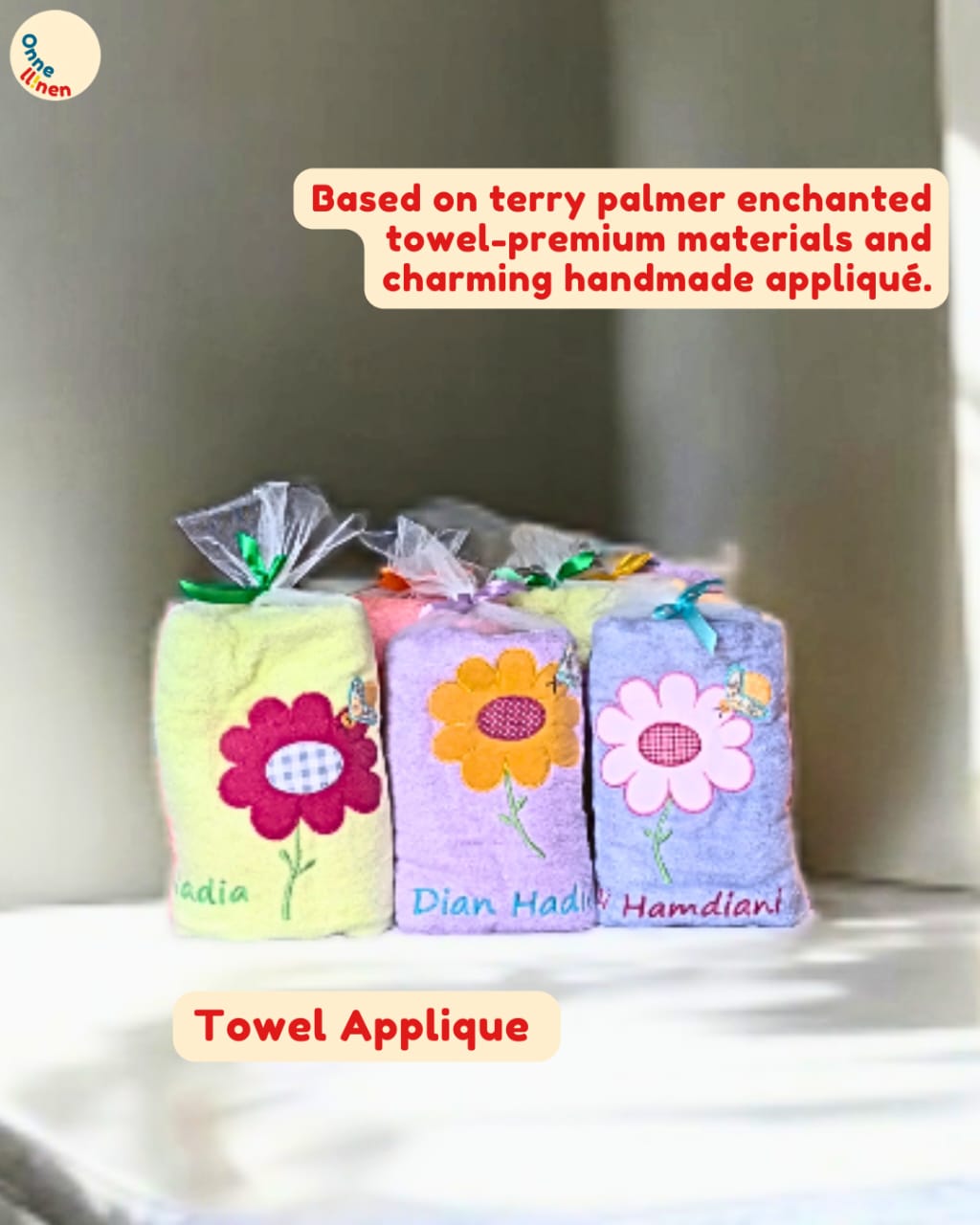 Detail aplikasi kain handmade dengan finishing bordir manual gambar bunga pada handuk Terry Palmer premium Onnellinen.
