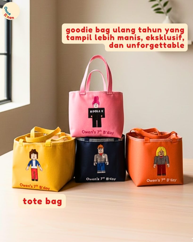 Detail tas bekal Roblox custom nama dengan penutup serut yang memudahkan anak-anak membuka dan menutup tas.