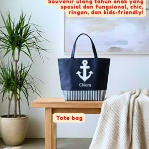 Totebag Seri Nautical Onnellinen warna merah dan dongker dengan aplikasi bordir tema pelaut yang elegan dan mewah.