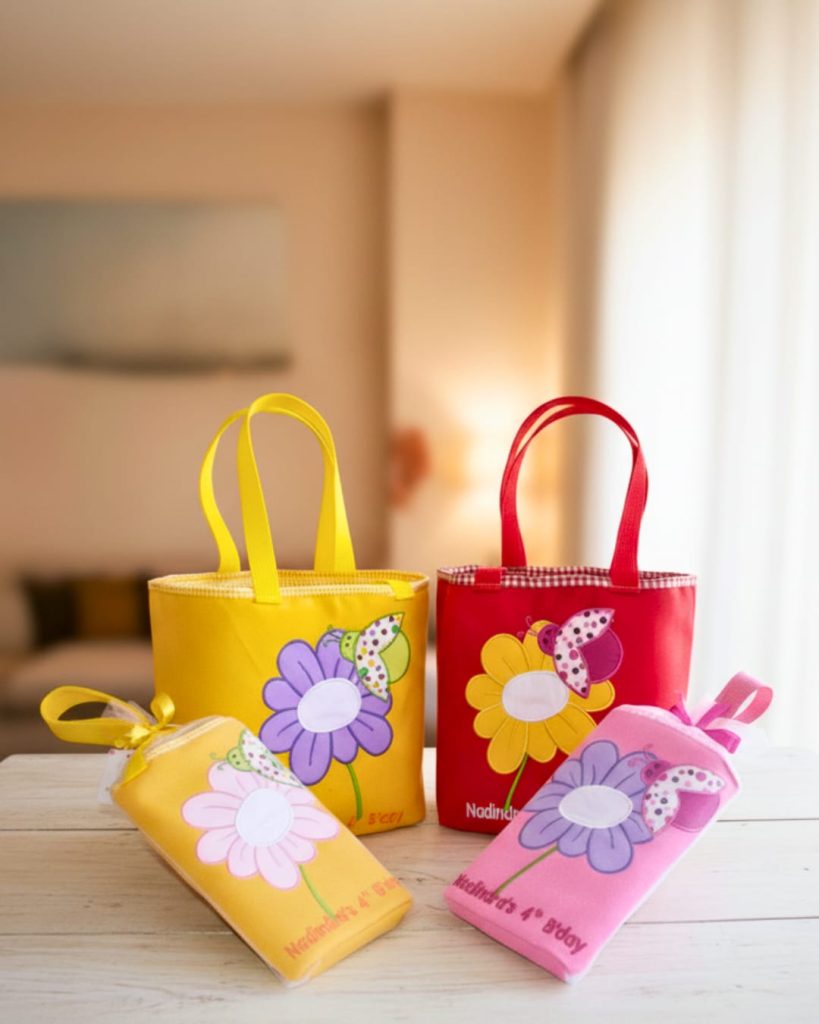 lunch-bag-souvenir-ulang-tahun-anak-bordir-tema-lebah-pink