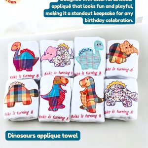 Handuk putih Mutia dengan aplikasi kain gambar dinosaurus T-Rex dan Stegosaurus yang warna-warni dan rapi.