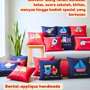Bantal hias anak seri transportasi dengan aplikasi gambar mobil dan pesawat dari kain warna-warni dan bordir nama.