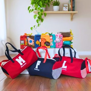 Paket Hampers Sport Bag & Handuk Premium Custom Inisial – Souvenir Olahraga Kombinasi Dahsyat